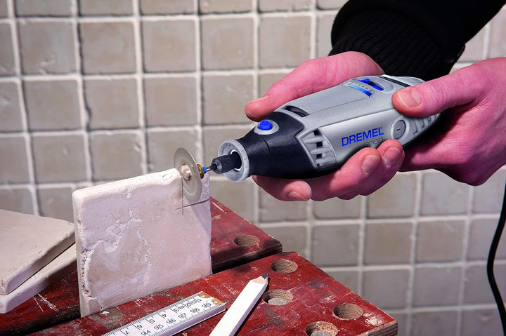 Dremel 3000 Multifunktionswerkzeug - Italienische Version (130W, Set mit 5 Zubehörteilen, Drehzal 10