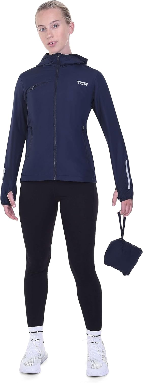 TCA Damen Lauf-Softshelljacke. Reflektierende atmungsaktive Packable-Jacke mit Reissverschlusstasche