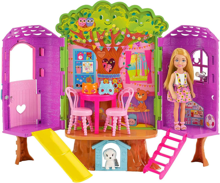 Barbie - Chelsea-Puppe und Baumhaus-Spielset mit Hündchen mit Möbeln, Rutsche und mehr als 10 Zubehö
