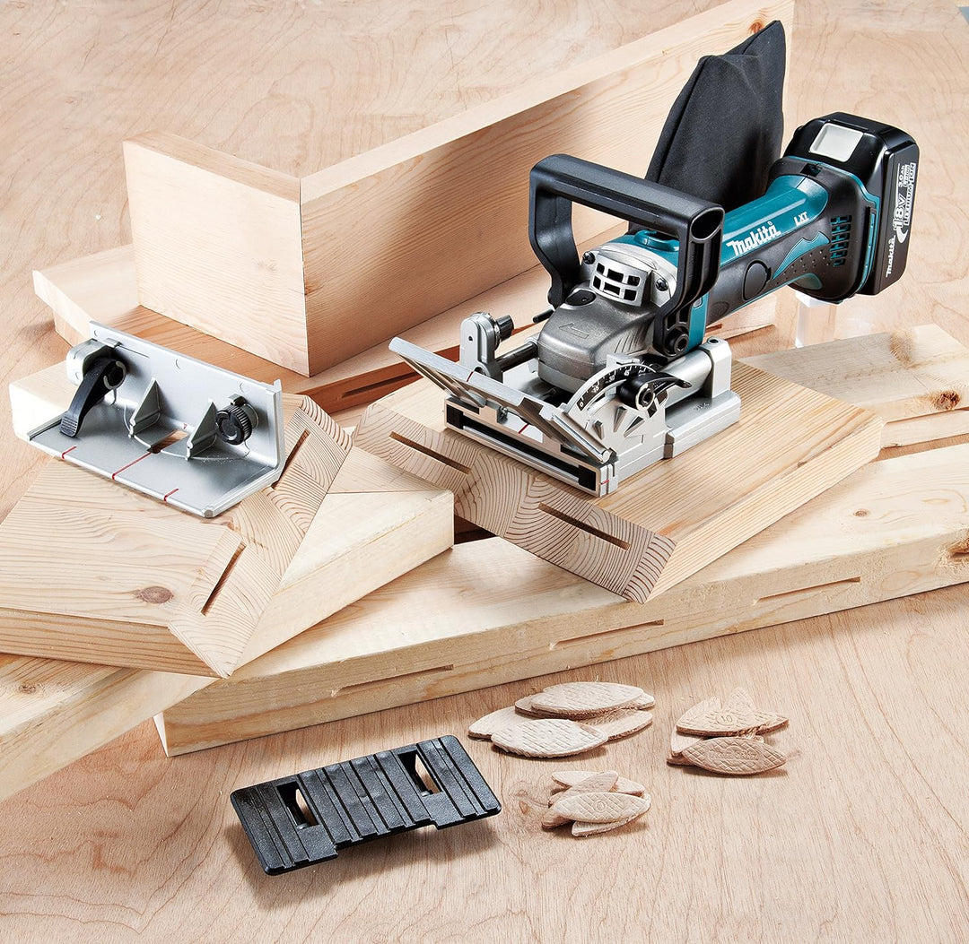 Makita Akku-Nutfräse 18 V, im Makpac inklusive 2 Akkus und Ladegerät, DPJ180RMJ