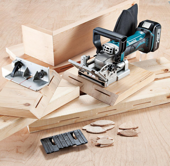 Makita Akku-Nutfräse 18 V, im Makpac inklusive 2 Akkus und Ladegerät, DPJ180RMJ