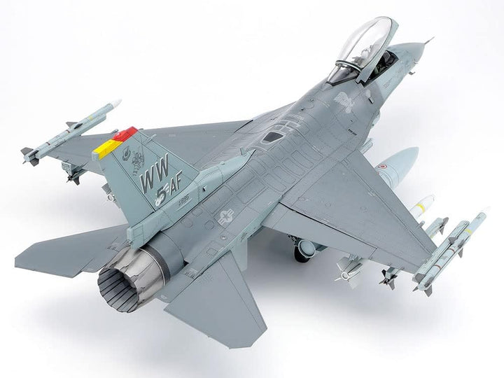 Tamiya 300061098 - 1:48 Lockheed Martin F-16CJ Fighting Falcon