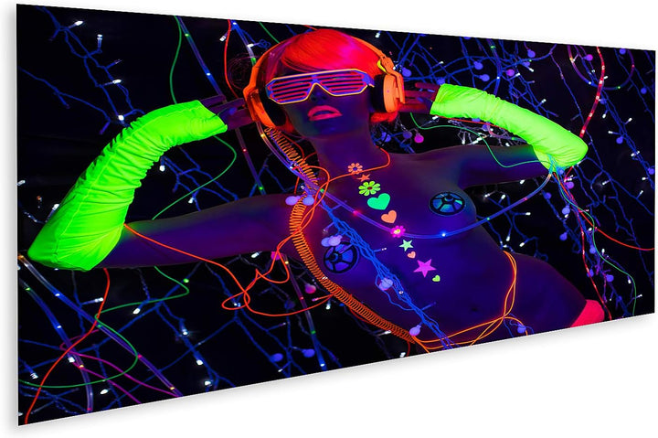 islandburner Bild auf Leinwand Fantastisches Video Von Sexy Cyber Raver Frau Gefilmt In Fluoresziere