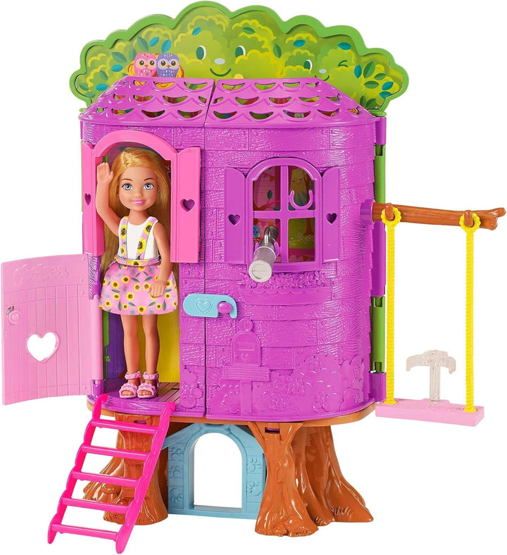 Barbie - Chelsea-Puppe und Baumhaus-Spielset mit Hündchen mit Möbeln, Rutsche und mehr als 10 Zubehö