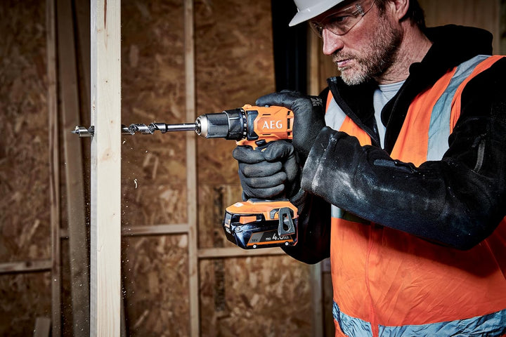 AEG 18 V Pro18V Akku-Bohrschrauber, BS18G4-202C, Drehmoment 60 Nm, inkl. 2 x 18 V 2,0 Ah Akkus und L