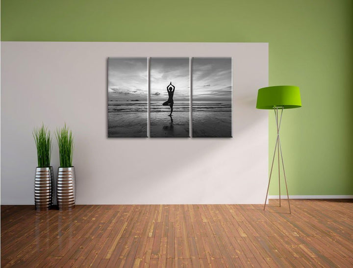 Pixxprint Yoga am Strand Kunst B&W 3-Teiler Leinwandbild 120x80 Bild auf Leinwand
