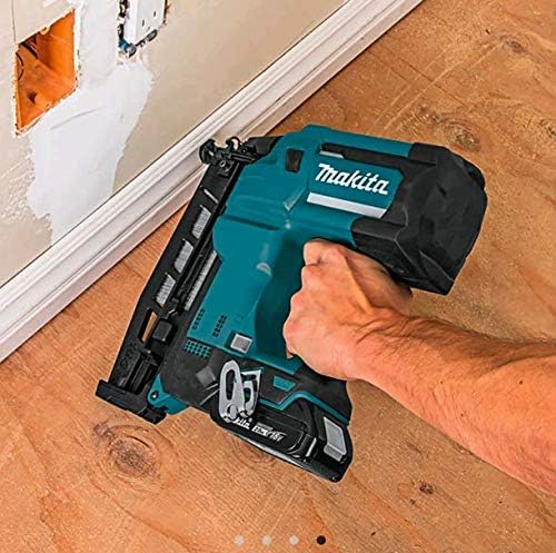Makita Akku-Stauchkopfnagler 64 mm 18,0 V / 5,0 Ah, 2 Akkus + Ladegerät im MAKPAC Single mit 2 Akkus