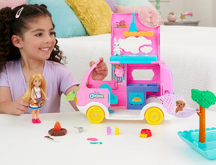 BARBIE Chelsea 2-in-1-Camper - Spielzeugfahrzeug mit Pool, Hängematte und Essbereich, für fantasievo