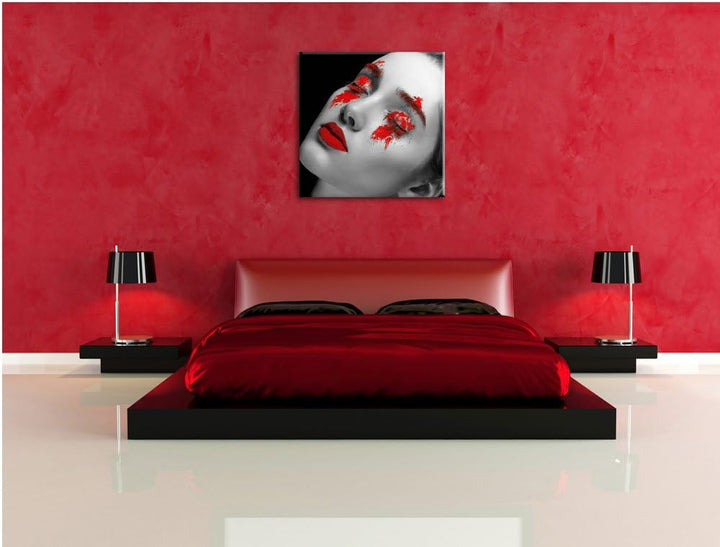 Frau mit roten Pulver auf Lippen und Augen schwarz/weiss, Format: 70x70 auf Leinwand, XXL riesige Bi