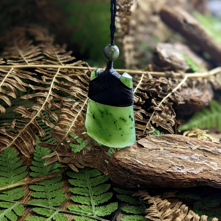 81stgeneration Unisex Geschnitzte Nephrit Jade Grünstein Maori Toki Klinge Anhänger Halskette