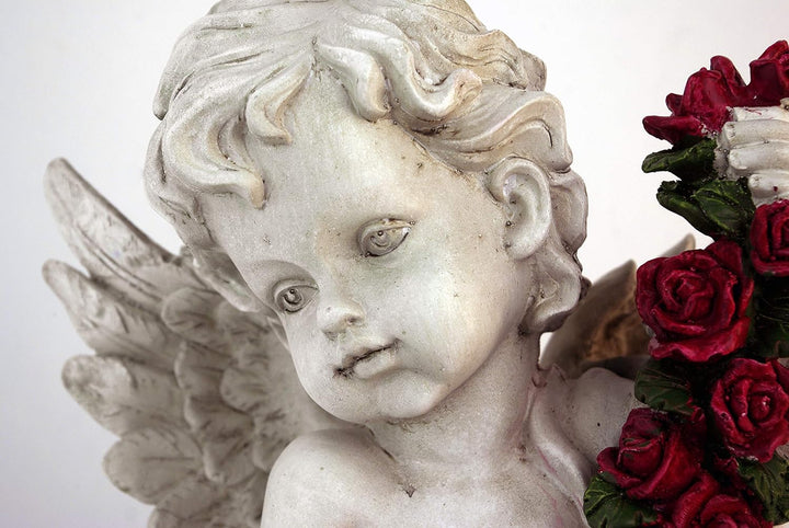 GeKi Trend Engel Figur mit Rosengirlande Dekofigur Putte frostfest Gartendeko Grabschmuck antik weis