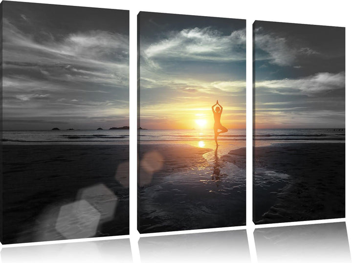 Pixxprint Yoga Silhouette bei Sonnenuntergang am Strand B&W Detail 3-Teiler Leinwandbild 120x80 Bild