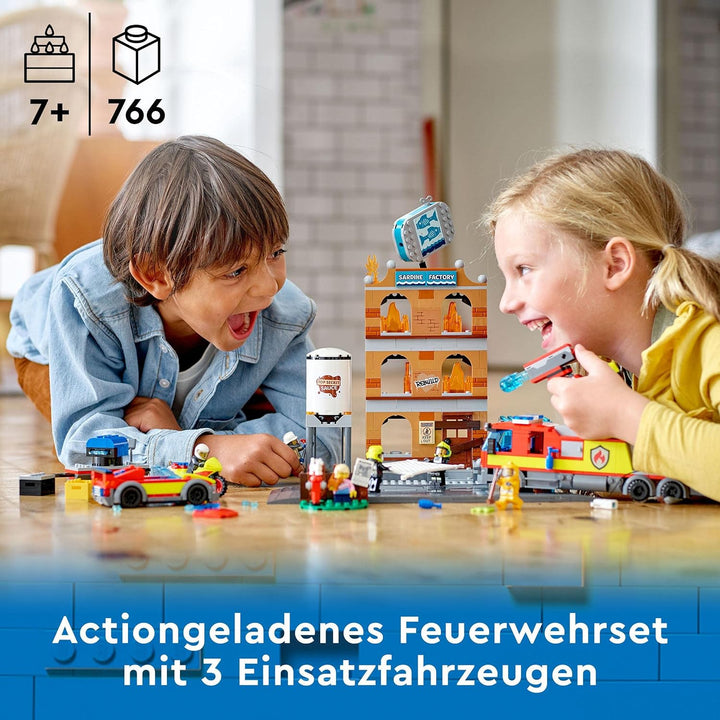 LEGO 60321 City Feuerwehreinsatz mit Löschtruppe, Feuerwehr-Spielzeug mit Feuerwehrauto und Minifigu