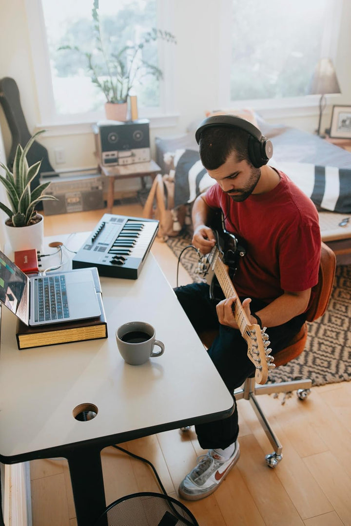 ADAM Audio H200: Geschlossene Studiokopfhörer mit mitgelieferter Software zur Klangoptimierung und S