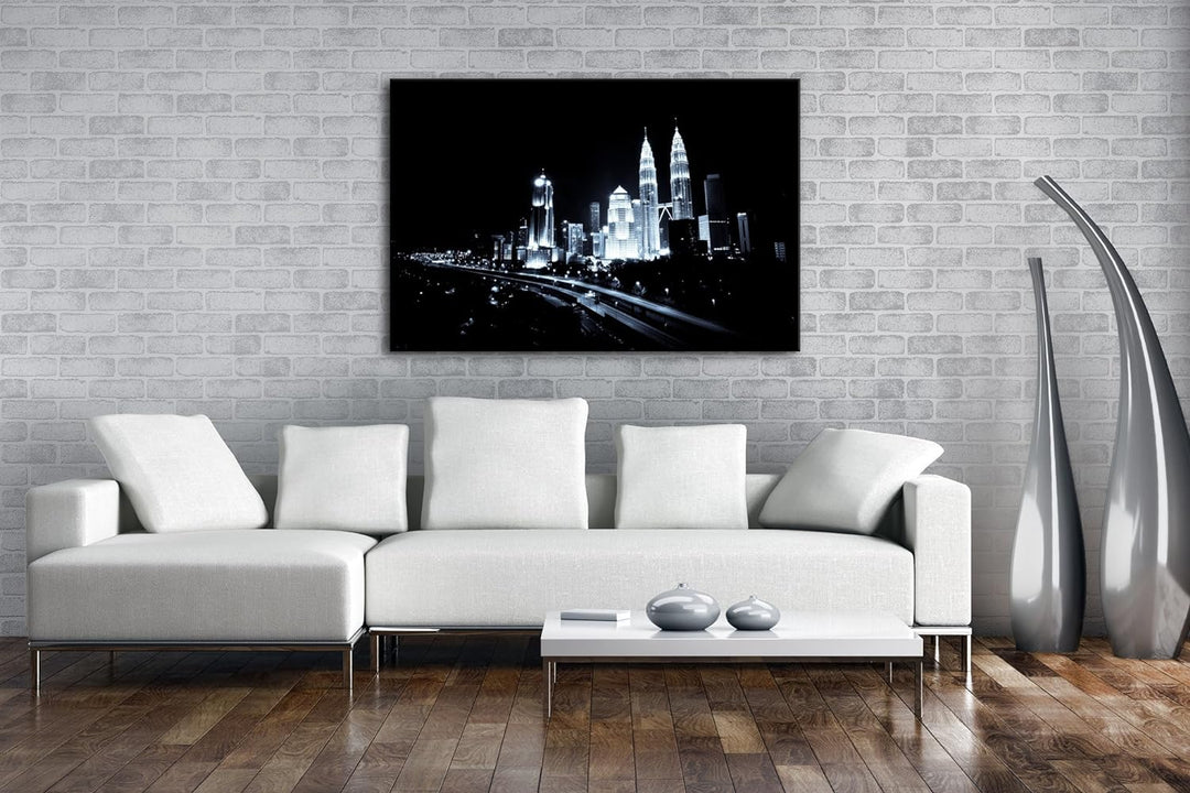 deyoli Nacht Skyline von Kuala Lumpur Format: 80x60 als Leinwand, Motiv fertig gerahmt auf Echtholzr