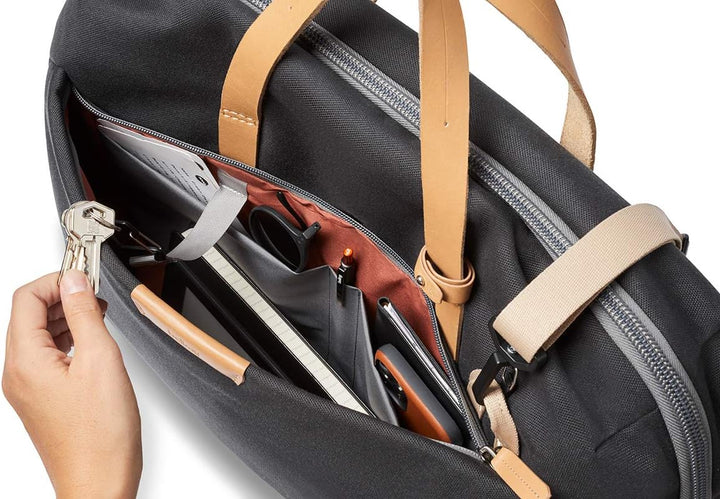 Bellroy Flight Bag (16” Laptop, Clamshell-Design, versteckbare Rucksackgurte, durchdachte Innenfäche