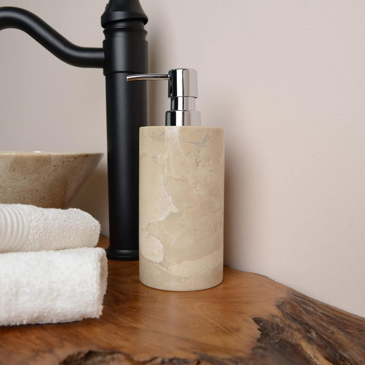 WOHNFREUDEN Marmor Seifenspender Creme 15 cm - Bad Seifenspender Stein Accessoire