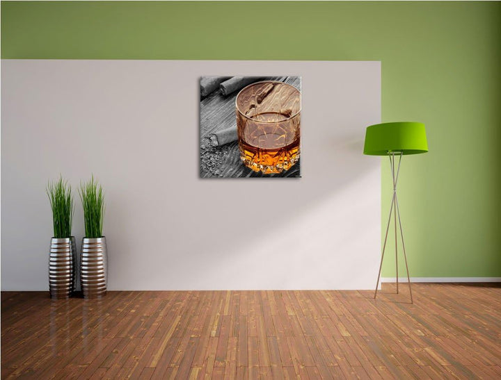 Pixxprint Zigarren hinter Whiskeyglas als Leinwandbild/Grösse: 70x70 cm/Wandbild/Kunstdruck/fertig b