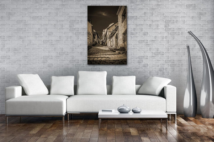deyoli verwitterte Strasse in Budapest Format: 60x40 Effekt: Sepia als Leinwandbild, Motiv fertig ge