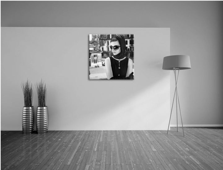 Audrey in Paris, Format: 70x70 auf Leinwand, XXL riesige Bilder fertig gerahmt mit Keilrahmen, Kunst