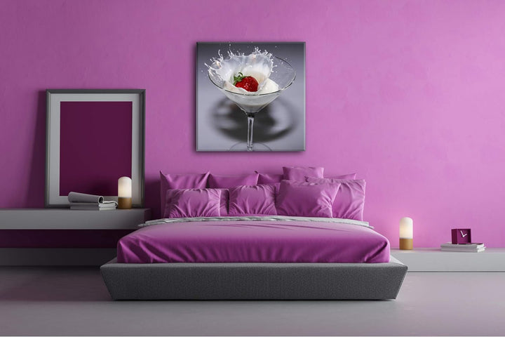 deyoli kleines Cocktailglas mit Erdbeere und Sahne im Format: 70x70 als Leinwandbild, Motiv fertig g