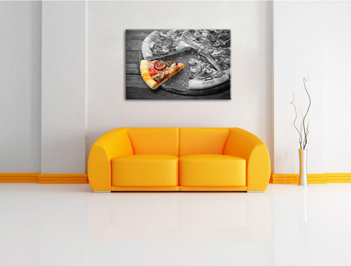 geschnittene Pizza auf Holzbrett schwarz/weiss Format: 100x70 auf Leinwand, XXL riesige Bilder ferti