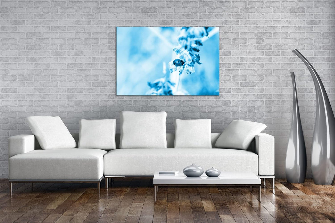 deyoli süsser Marienkäfer auf einem Lavendelzweig Format 120x80 Effekt: Monocrome Blau als Leinwandb