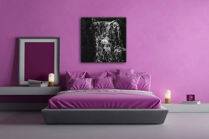 deyoli Moos bedeckter Wasserfall Format: 60x60 Effekt: Schwarz&Weiss als Leinwandbild, Motiv fertig