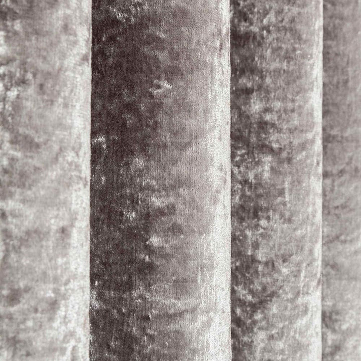 Homescapes Samtvorhänge, Silber, Ösenvorhang aus Pannesamt im 2er Pack, blickdichte Samt-Gardinen, 1