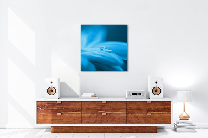 deyoli Wassertropfen auf Blauer Blume im Format: 70x70 Effekt: Zeichnung als Leinwandbild, Motiv auf