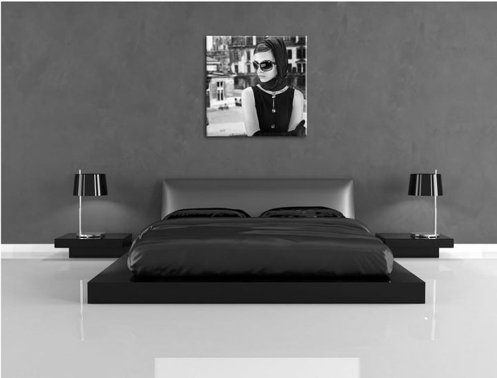 Audrey in Paris, Format: 70x70 auf Leinwand, XXL riesige Bilder fertig gerahmt mit Keilrahmen, Kunst