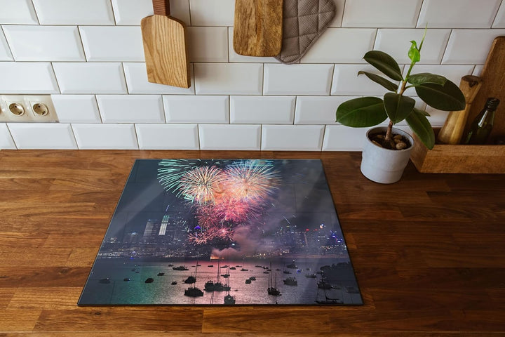 Boot auf See Feuerwerk Herdabdeckplatte & Spritzschutz aus Echtglas | Für Herd-Kochfelder | 60x52 cm