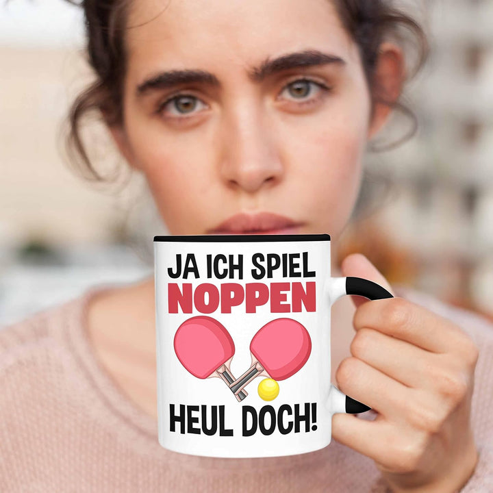 Trendation - Tischtennis Tasse Geschenk Grafik Tischtennis-Spieler Geschenkidee Spruch Lustig Ja Ich