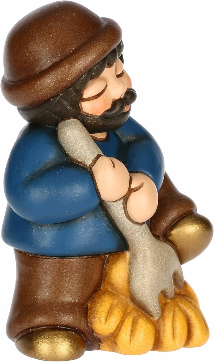 THUN, Mann mit Gabel und Blaufklee aus hochwertiger Keramik, Klassische Krippensammlung, Weihnachtsk