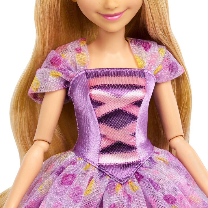 Mattel Disney Prinzessin Geburtstagsfeier Rapunzel Deluxe Modepuppe, inspiriert vom Disney-Film Rapu