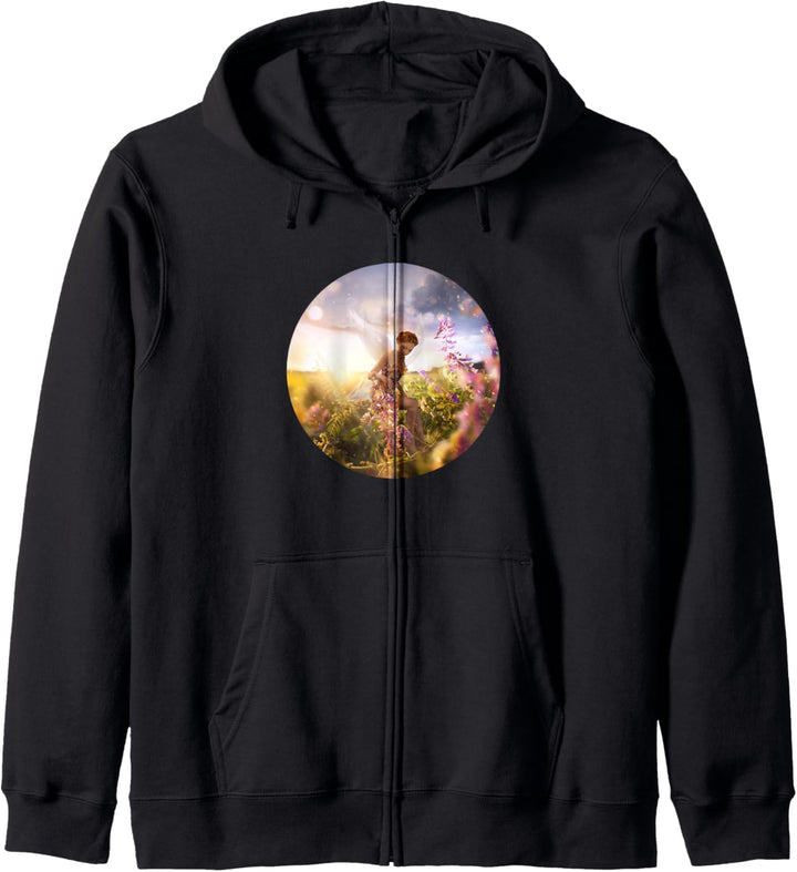 Fee mit Feenflügeln in einem Feengarten Kapuzenjacke