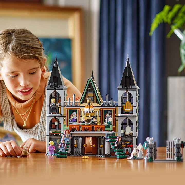 LEGO Harry Potter Landsitz der Familie Malfoy, Fantasy Spielzeug zum Sammeln und Ausstellen, Geschen