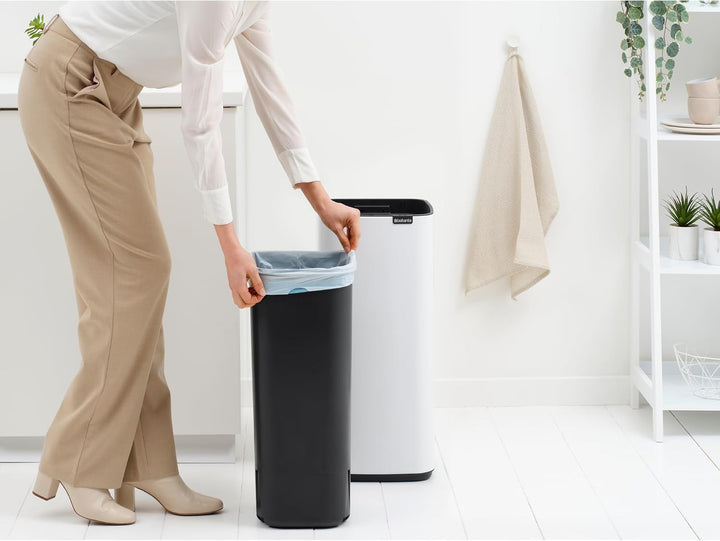 Brabantia Bo Touch Bin Küchenmülleimer 30 L (weissü), platzsparender Abfalleimer mit Soft-Touch-Öñff