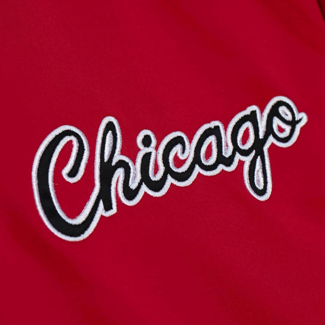 Mitchell & Ness NBA Heavyweight Satin Jacket S Chicago Bulls, Rot, S Chicago Bulls, Rot