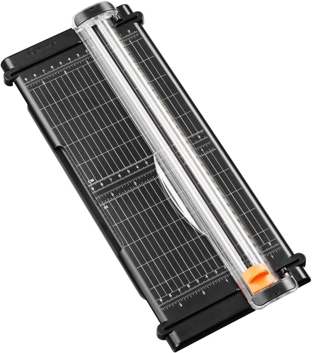 Fiskars Recycelte Papierschneidemaschine, A4, Mit titaniumbeschichteter Edelstahl-Klinge, Umweltfreu