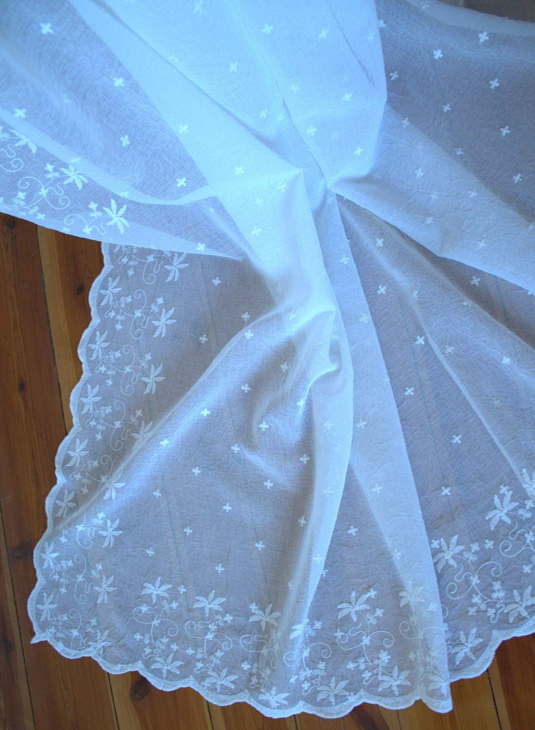 LillaBelle Gardinen Schal Kaya WEIss 1 x 130x250 cm BxH(L) Bestickt Shabby Vintage Landhaus Bandaufh