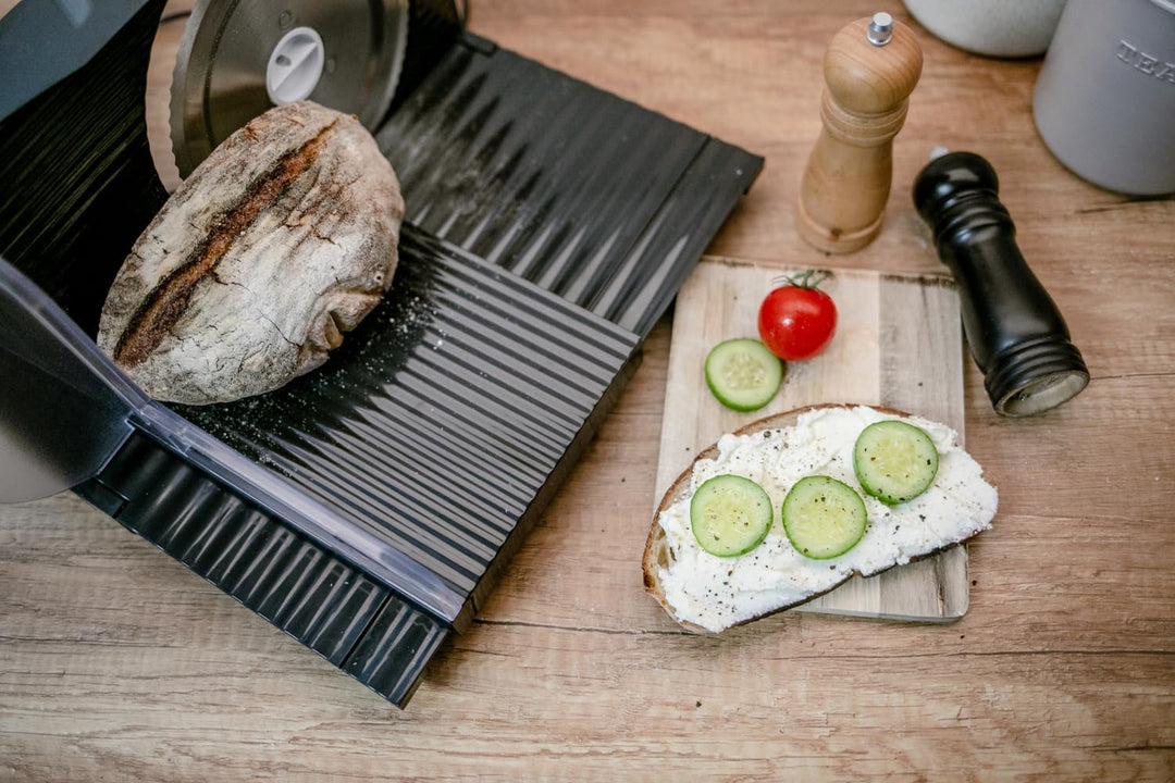 Steba Allesschneider AS100, platzsparend zusammenklappbar, Made in EU, Solinger Edelstahlmesser mit