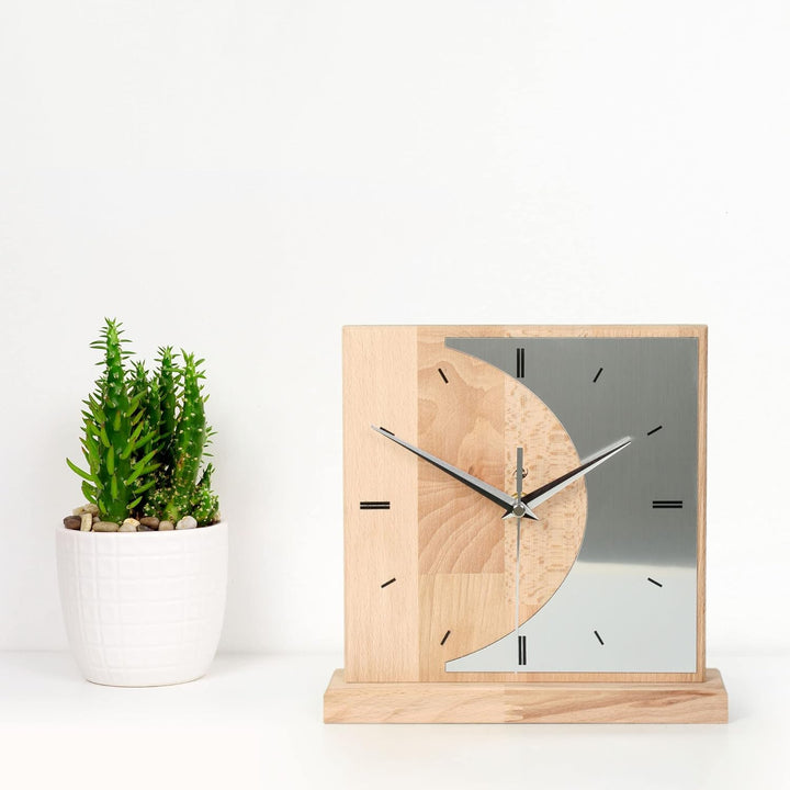 Kreative Feder Standuhr „Silvermoon“ aus Eichenholzholz – analoge Tischuhr ohne Tickgeräusche (leise