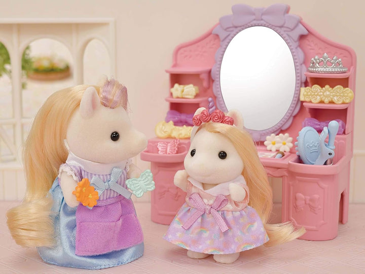 Sylvanian Families 5643 Pony Friseursalon mit Figur - Puppenhaus Spielset, einzelverpackt, 26 x 28.5