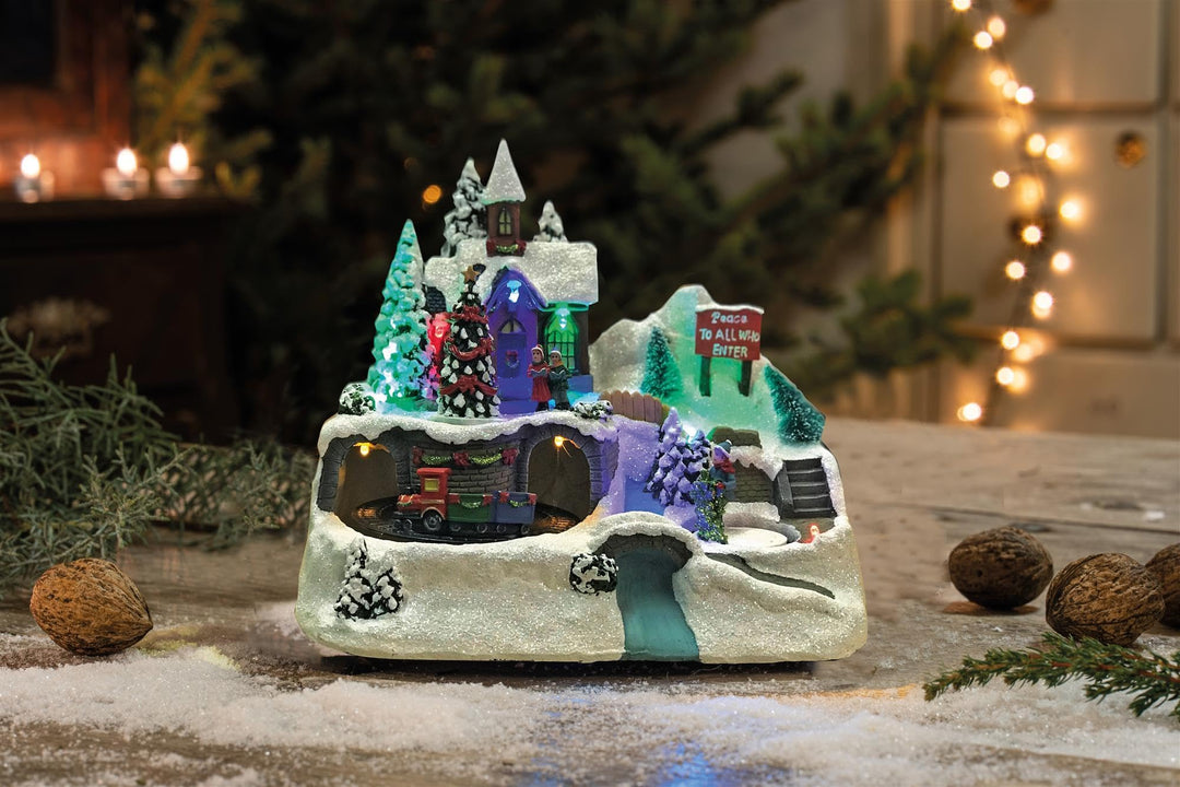 hellum LED Weihnachtsdorf mit Zug, Weihnachtsdorf mit Beleuchtung im Fiberoptikstil, batteriebetrieb