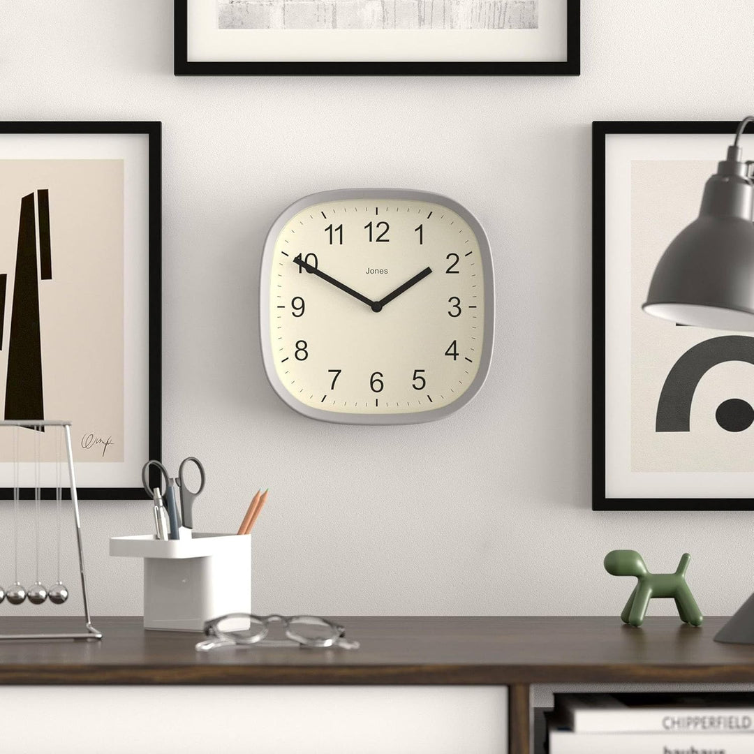 JONES CLOCKS Quadratische Retro-Wanduhr aus hochwertigem Acryl, Sprite' in Grau, 25 x 25 x 5 cm 25 x