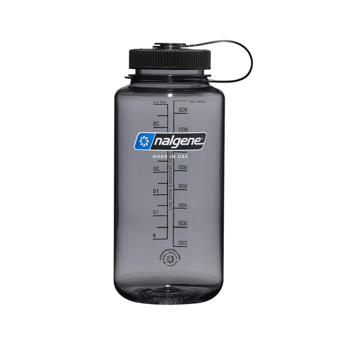 Nalgene Sustain Tritan BPA-freie Wasserflasche aus 50% Plastikabfällen, 900 ml, breite Öffnung, grau