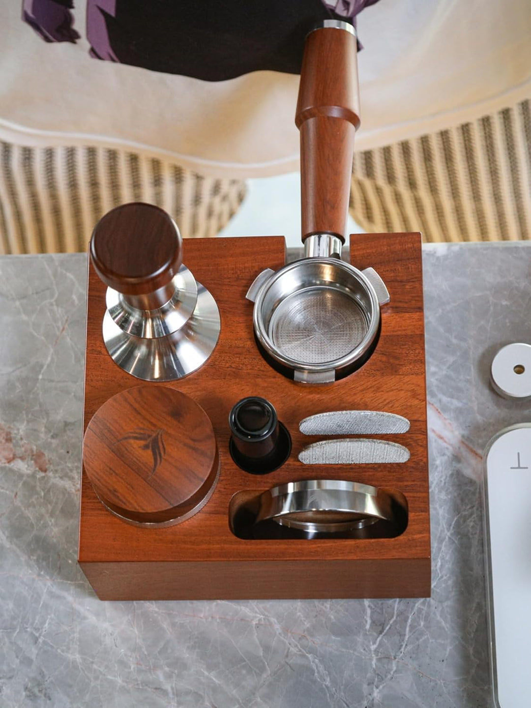 Espresso Tamperstation 58mm Palisanderholz für E61, Gaggia, Rocket, Lelit, Profitec, ECM – 8-Fach Ba