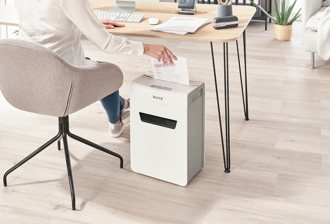 Leitz IQ Premium Aktenvernichter P4 fürs Büro und Zuhause, 11-10 Blatt (70-80 g/m²) 10 Blatt Partike