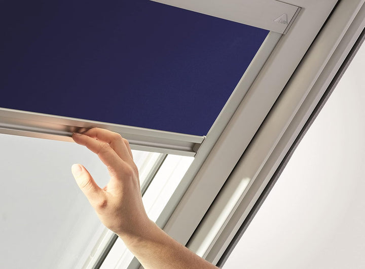 Original Roto Rollo Exclusiv ZRE für Roto Dachfenster Tageslichtrollo Führungsschiene Silber Manuell